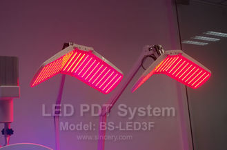 สปาผิวกระชับเครื่อง PDT LED ส่องไฟด้วยโฟตอน 4 สีสำหรับการรักษาใบหน้า