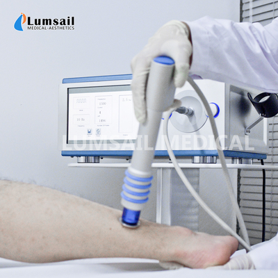 เครื่องอัดอากาศ Extracorporeal ESWT Shockwave Therapy Machine สำหรับอาการปวดส้นเท้า / การบาดเจ็บของกล้ามเนื้อ