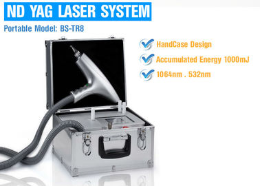 การกำจัดเม็ดสี Pico Laser Machine Q สลับ ND YAG เครื่องเลเซอร์การเคลื่อนที่สูงสำหรับการพกพาง่าย
